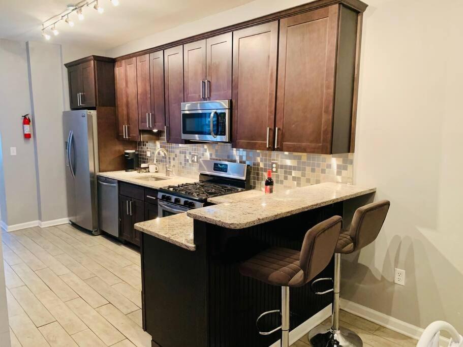 Upscale 2Bd/1.5Ba Townhome Mins To Jhh & Downtown بالتيمور المظهر الخارجي الصورة